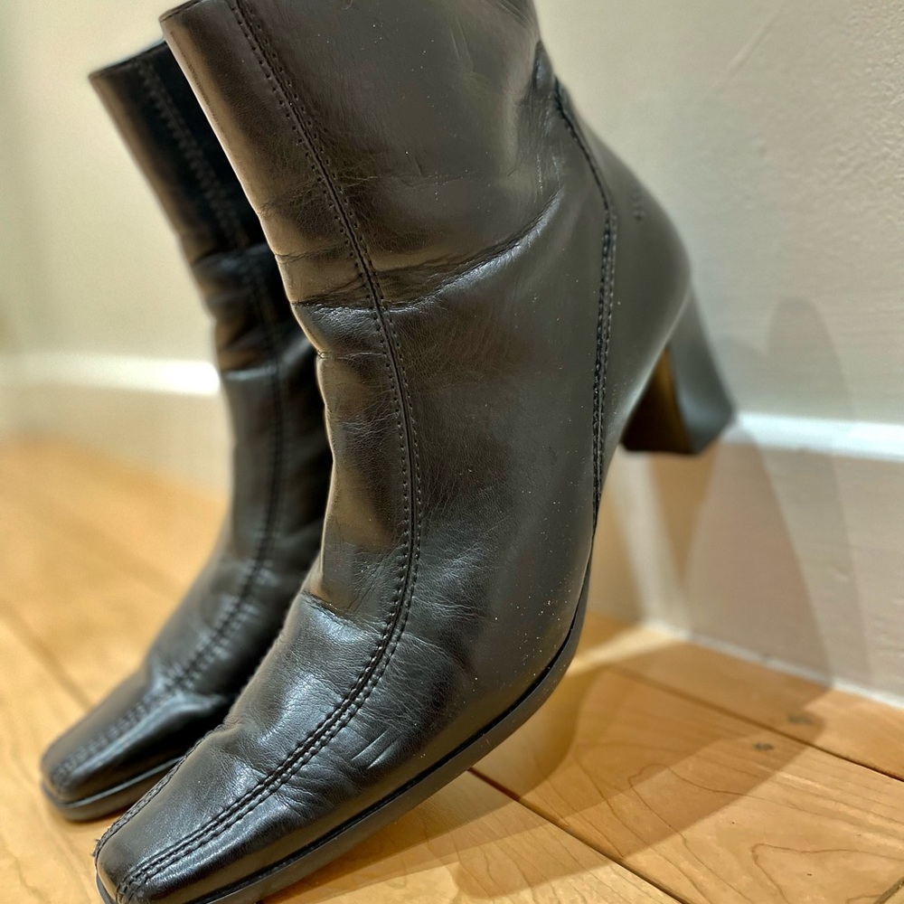 PAUL GREEN Munchen Black Boots
Size: 7. Used. Great Condition.